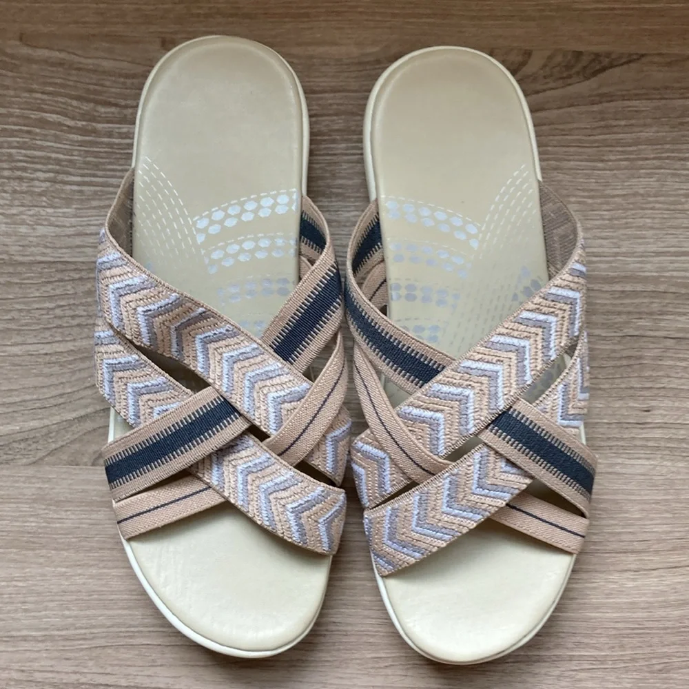 Two pairs of slide in sandals blue tan 7 -7,5